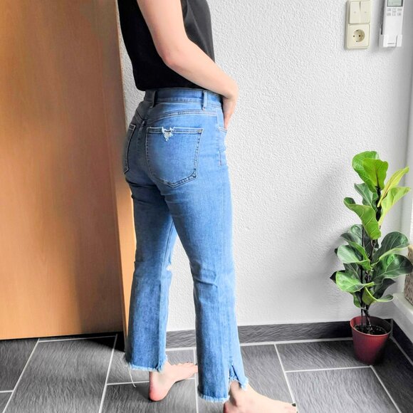 Express Perfect Stretch Denim Cropped High Rise Frayed Hem Ankle Flare Jeans 4 - Picture 11 of 14